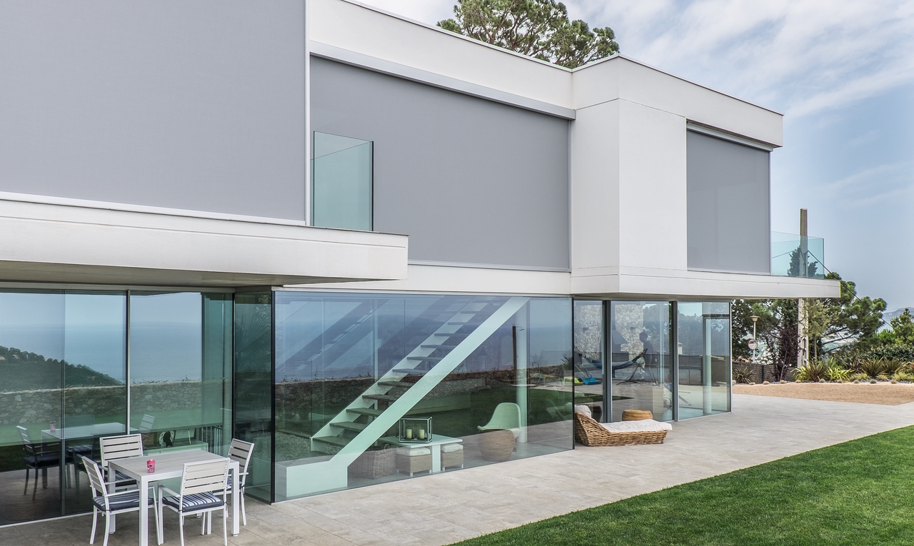 House floor to ceiling large windows with external screens